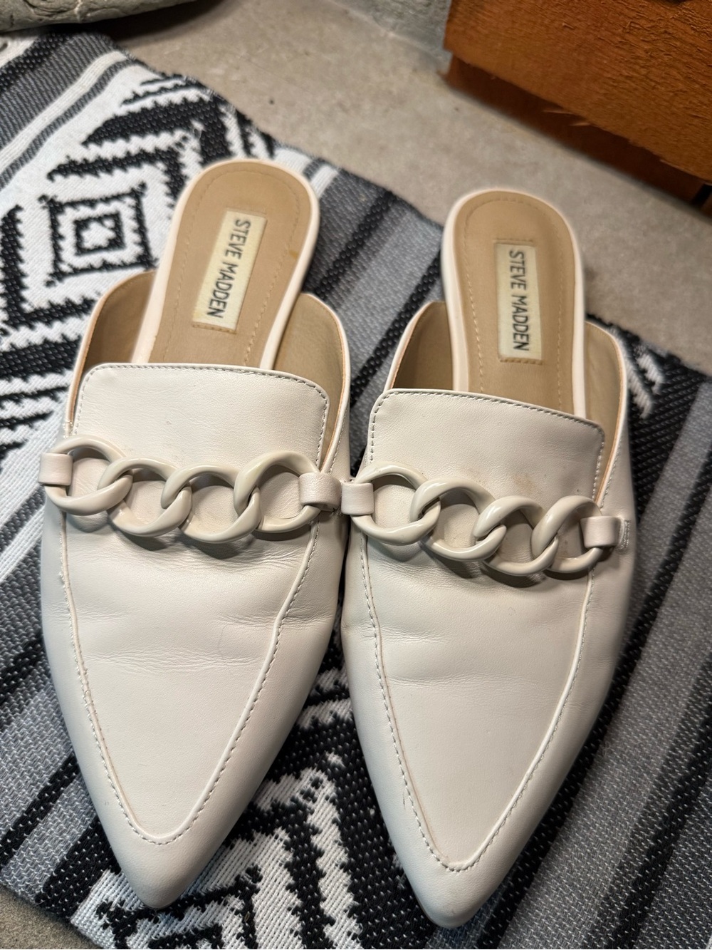 Steve Madden Women's White Chain-Detail Pointed Mules Size 8 Great Condition!